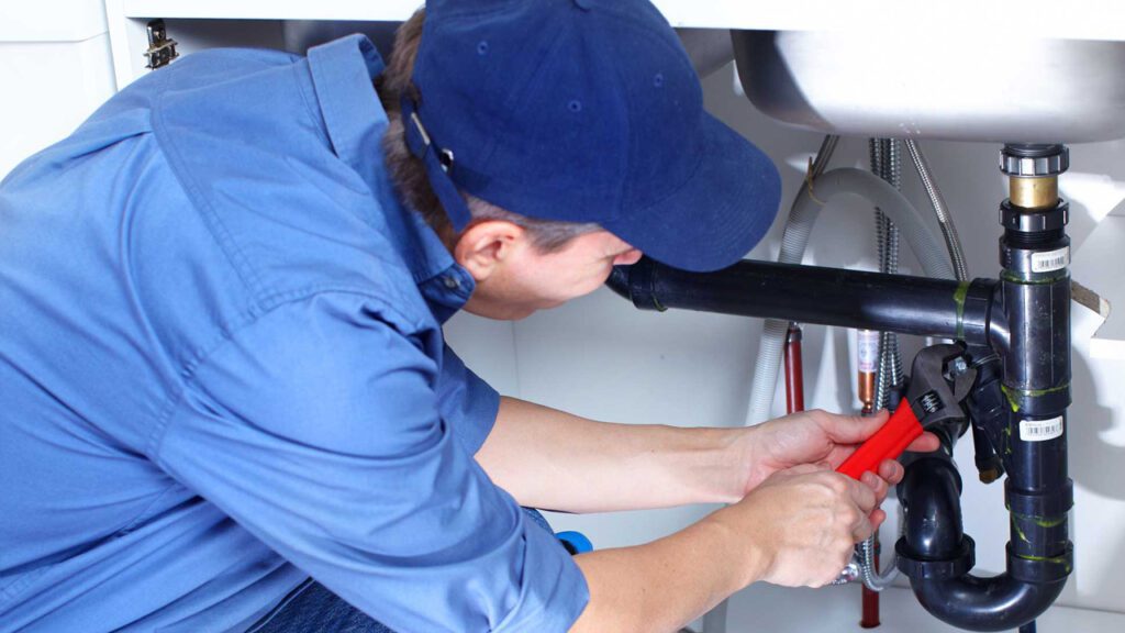 Encanador e serviços hidraulicos em Balneário camboriu mestre da mão de obra bc